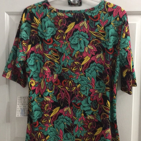 🎉💕BEAUTIFUL BNWT LULAROE XL GIGI TOP💕🎉 - Picture 6 of 8